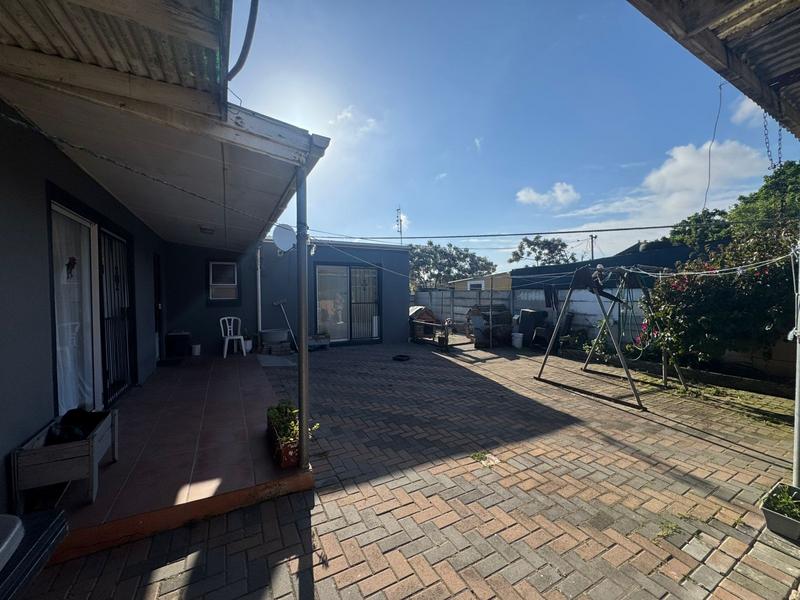 To Let 1 Bedroom Property for Rent in Athlone Western Cape